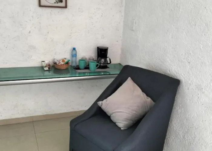 Dos Mundos, Isla Hotel