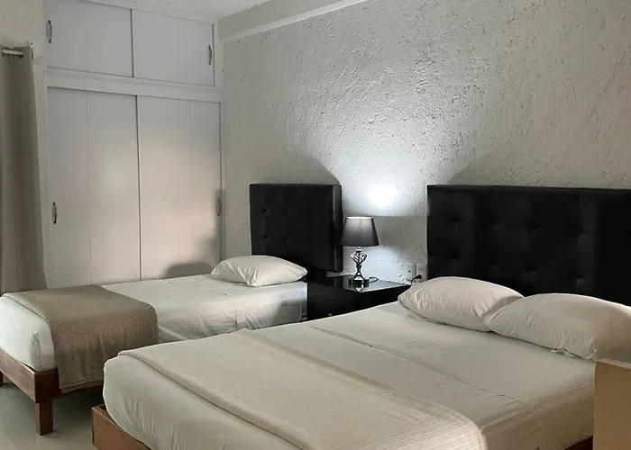 Dos Mundos, Isla Hotel