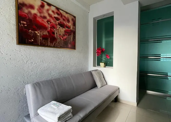 Hotel Dos Mundos, Isla